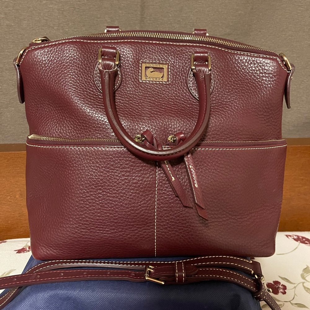 Gorgeous Leather Dooney & Bourke Dillen Double Pocket Satchel Crossbody